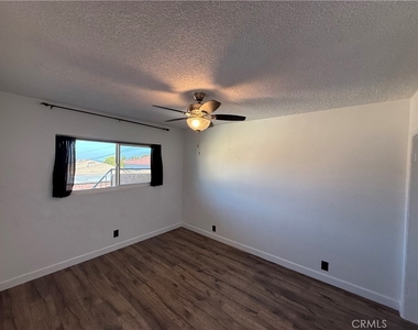 1023 W 19th Street - Photo Thumbnail 15