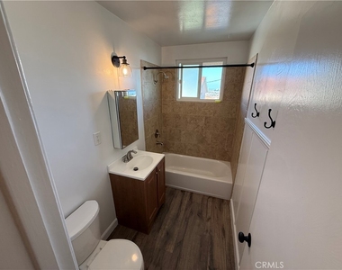 1023 W 19th Street - Photo Thumbnail 12