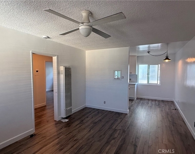 1023 W 19th Street - Photo Thumbnail 11