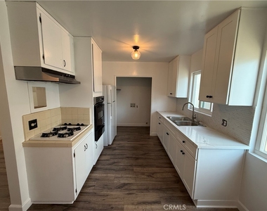 1023 W 19th Street - Photo Thumbnail 7