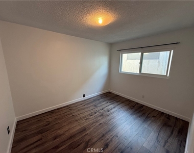 1023 W 19th Street - Photo Thumbnail 16