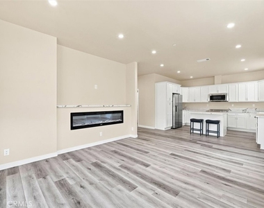 24224 Ocean Avenue - Photo Thumbnail 12