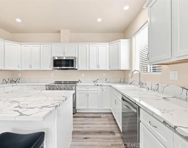 24222 Ocean Avenue - Photo Thumbnail 15