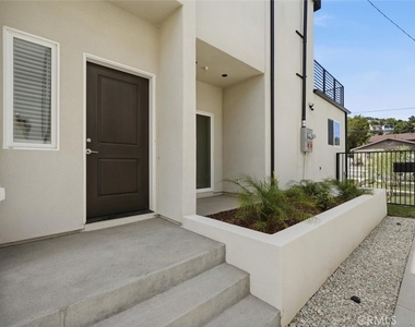 24222 Ocean Avenue - Photo Thumbnail 7