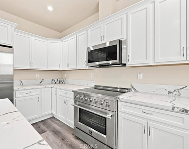 24222 Ocean Avenue - Photo Thumbnail 16