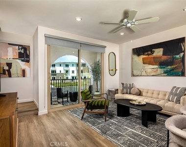 1587 W Vista Way - Photo Thumbnail 11