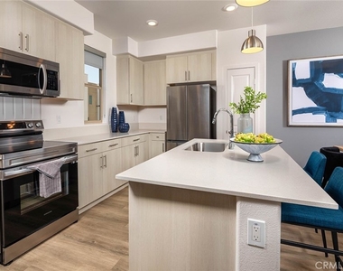 1575 W Vista Way - Photo Thumbnail 13