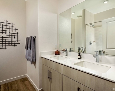 1491 W Vista Way - Photo Thumbnail 13