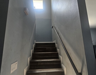 720 W 85th - Photo Thumbnail 3