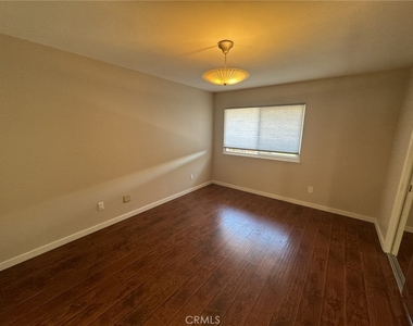 1225 E 1st - Photo Thumbnail 19