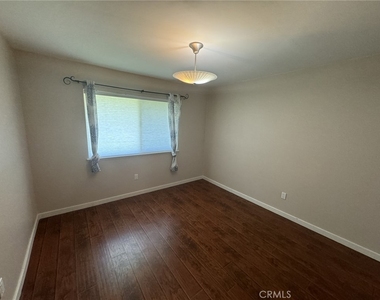 1225 E 1st - Photo Thumbnail 16