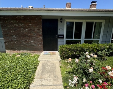 1225 E 1st - Photo Thumbnail 2