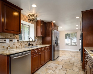 440 Coronado Street - Photo Thumbnail 5