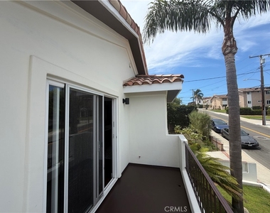 1930 Gates Avenue - Photo Thumbnail 8