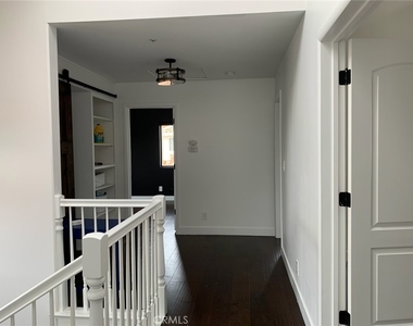 1930 Gates Avenue - Photo Thumbnail 11