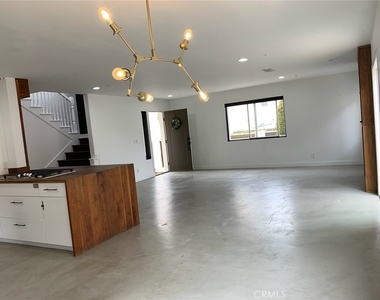 1930 Gates Avenue - Photo Thumbnail 2