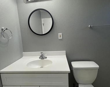 148 W Hall Avenue - Photo Thumbnail 3