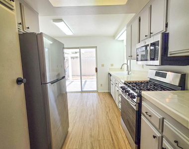 980 Oakland Hills Drive - Photo Thumbnail 13