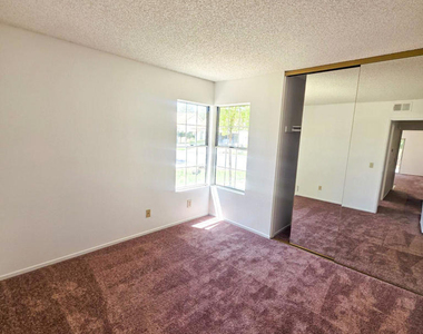 980 Oakland Hills Drive - Photo Thumbnail 7