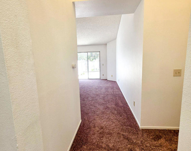 980 Oakland Hills Drive - Photo Thumbnail 10