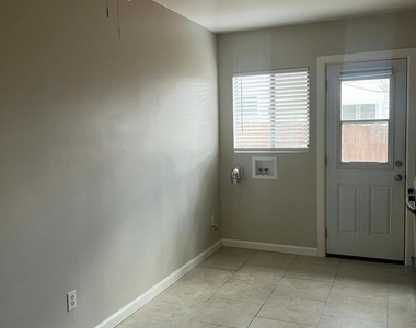 140 W 5th Street - Photo Thumbnail 11