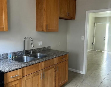 140 W 5th Street - Photo Thumbnail 8