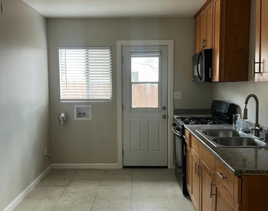 140 W 5th Street - Photo Thumbnail 10
