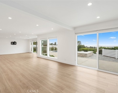 946 Avenida Presidio - Photo Thumbnail 5