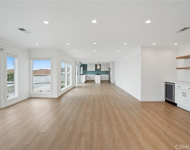 946 Avenida Presidio - Photo Thumbnail 8