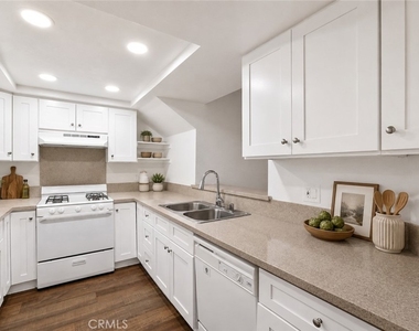 11808 Hamlin Street - Photo Thumbnail 6