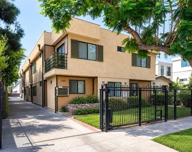 11808 Hamlin Street - Photo Thumbnail 2