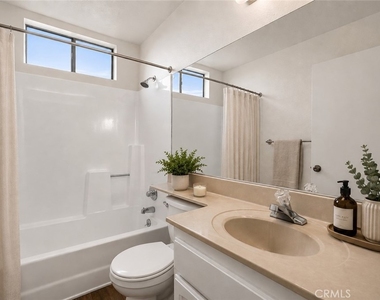 11808 Hamlin Street - Photo Thumbnail 10