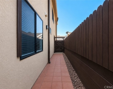 11808 Hamlin Street - Photo Thumbnail 14