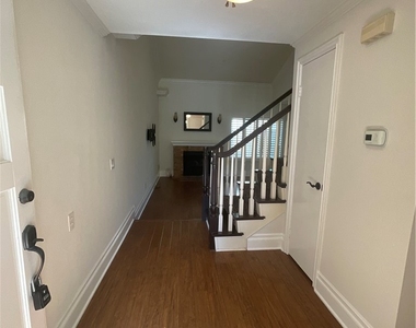543 Victoria Street - Photo Thumbnail 8