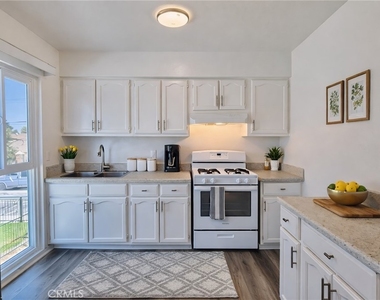 815 N Rose - Photo Thumbnail 2