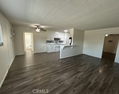 685 E Vista Chino - Photo Thumbnail 13