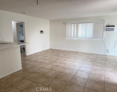 685 E Vista Chino - Photo Thumbnail 9