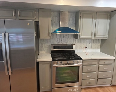 3255 Henrietta - Photo Thumbnail 17
