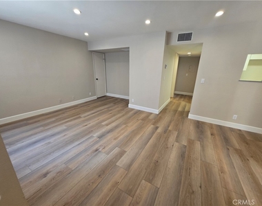 1010 E Maple - Photo Thumbnail 6