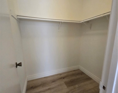 1010 E Maple - Photo Thumbnail 13
