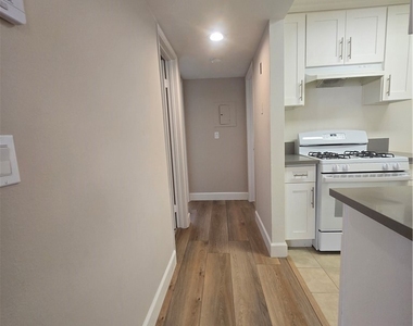 1010 E Maple - Photo Thumbnail 8