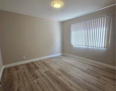 1010 E Maple - Photo Thumbnail 12