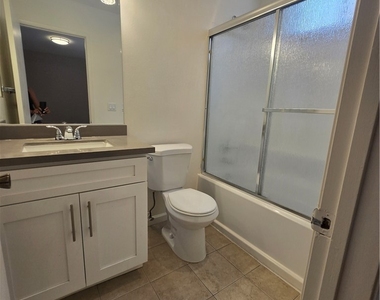1010 E Maple - Photo Thumbnail 16