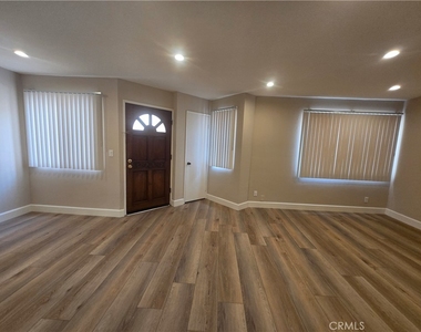 1010 E Maple - Photo Thumbnail 5