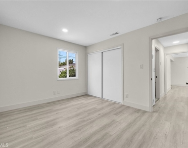 5505 N Traymore - Photo Thumbnail 16