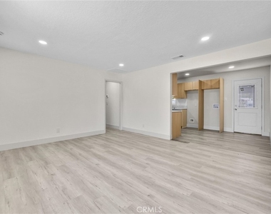 5505 N Traymore - Photo Thumbnail 5