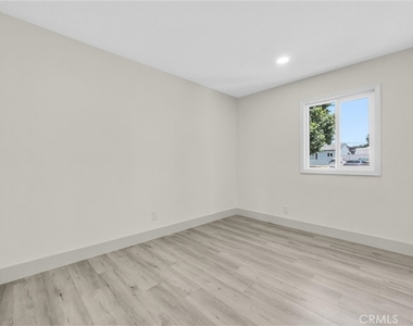 5505 N Traymore - Photo Thumbnail 21