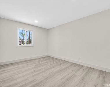 5505 N Traymore - Photo Thumbnail 18