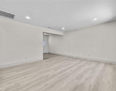 5505 N Traymore - Photo Thumbnail 4