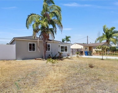 5505 N Traymore - Photo Thumbnail 2